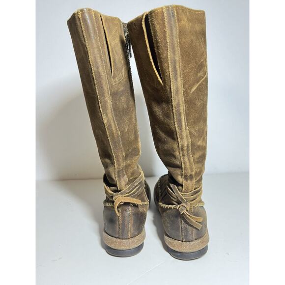 Born EUC Brown Distressed Suede Torrey Tall Moccasin Boot Size 6.5 US 37 EU - Picture 5 of 6